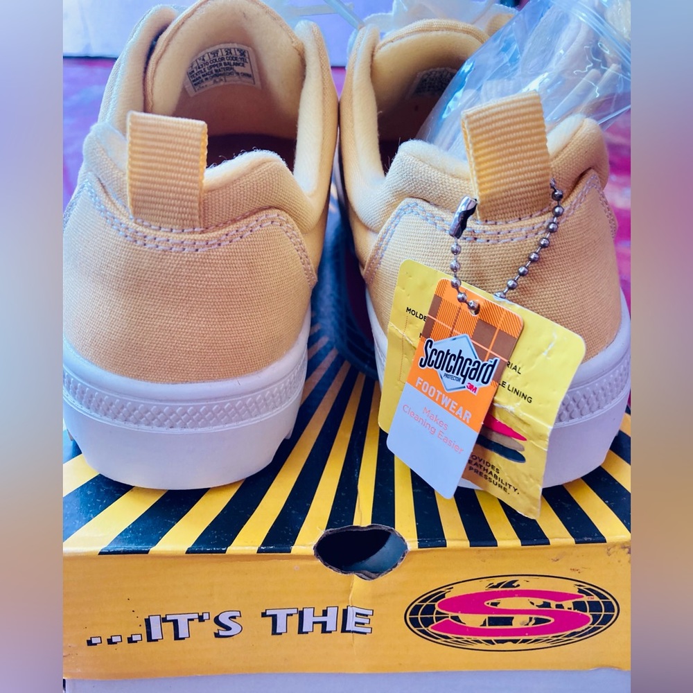 Skechers Roadies Low-Top Sneakers Yellow - Picture 12 of 15